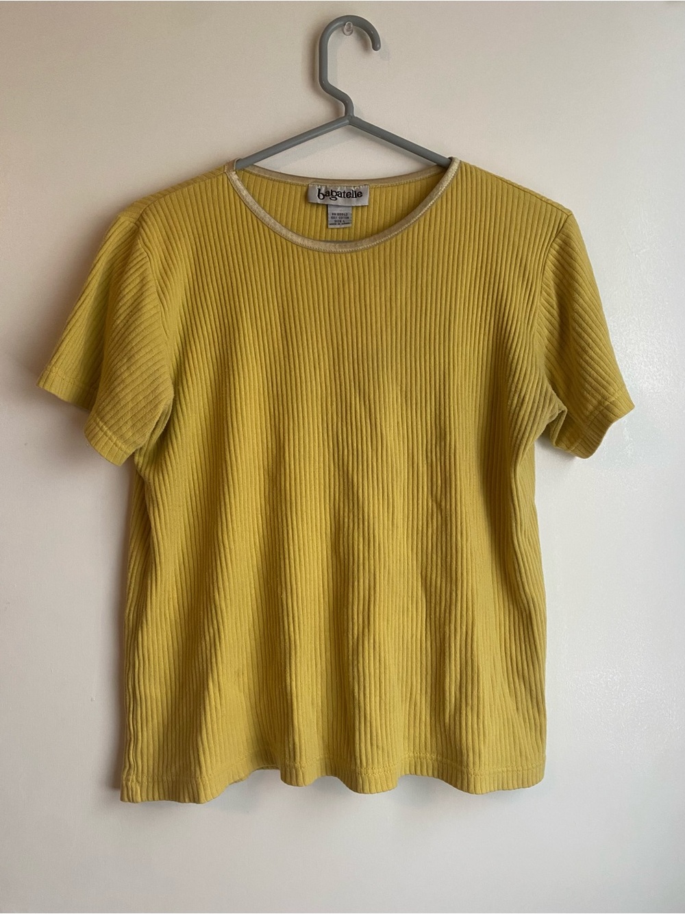 Vintage 90’s Women’s Yellow & Gold Ribbed 100% Cotton Short Sleeve Top